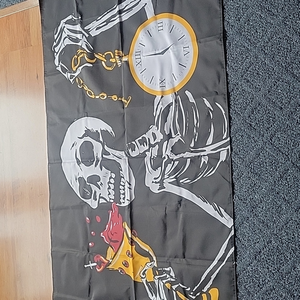 Large 5 o'clock skeleton flag